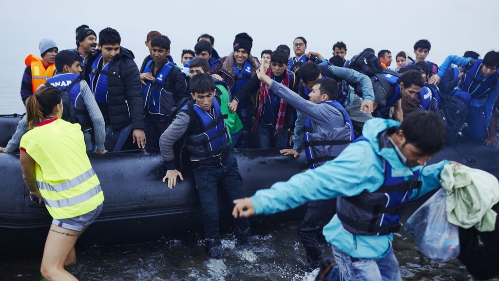 throwing migrants overboard