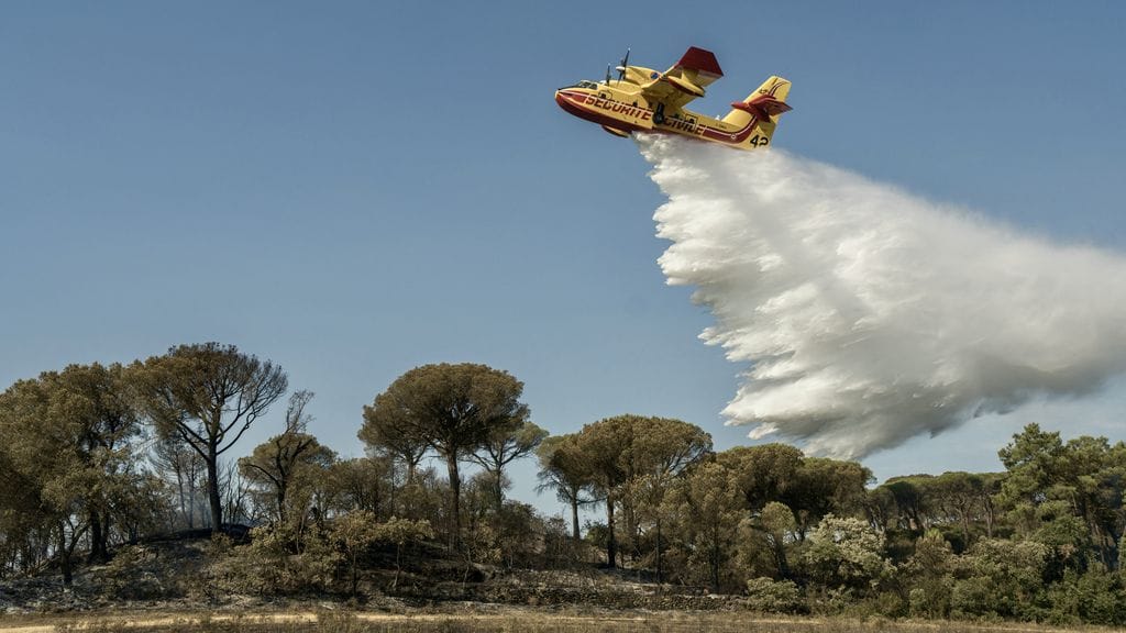 extinguishing aircraft